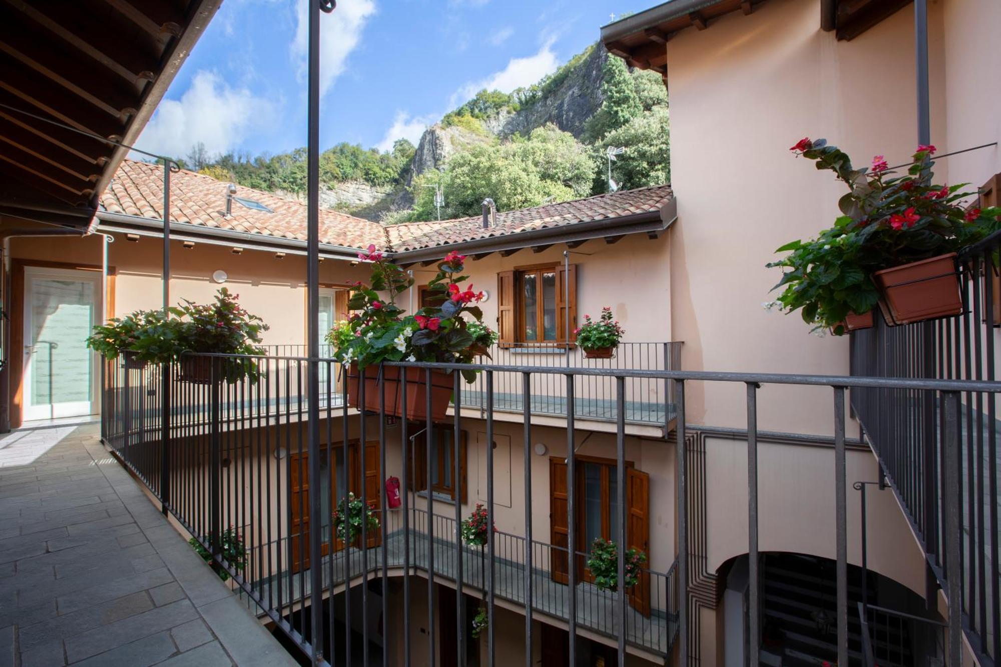 La Casa Del Sarto - Rooms And Apartments Lecco Esterno foto